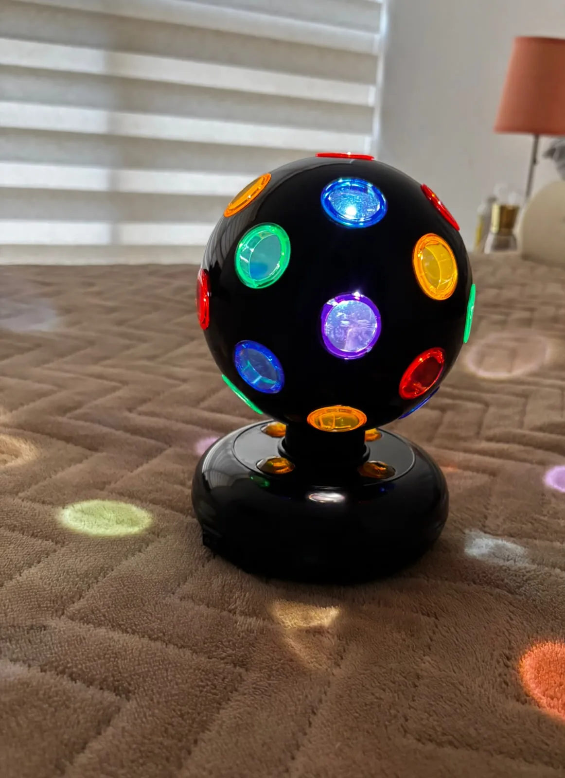 Amazon.com: Playbees - Bola de discoteca giratoria con luces LED, luz de fiesta de 11, miniatura 24