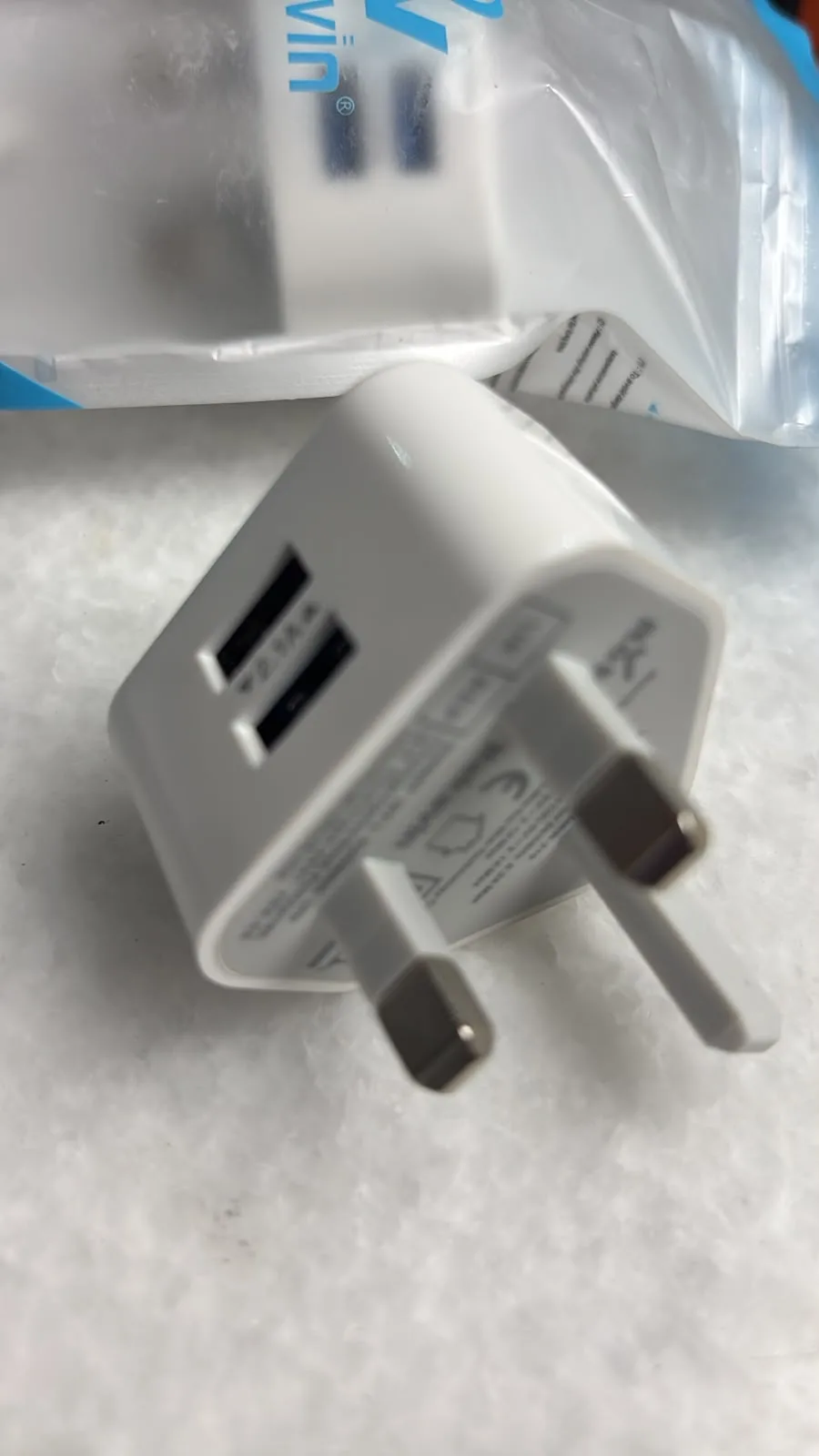 Cargador USB dual 5V2.1A, cargador triangular estándar británico, cabezal de carga tipo trípode con forma de toro